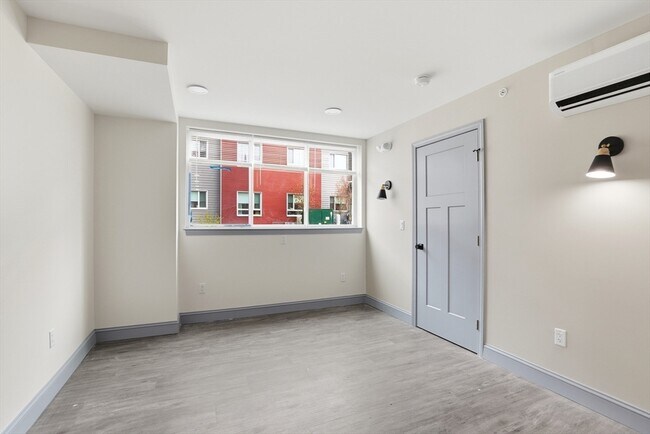 Building Photo - 114 N Franklin St