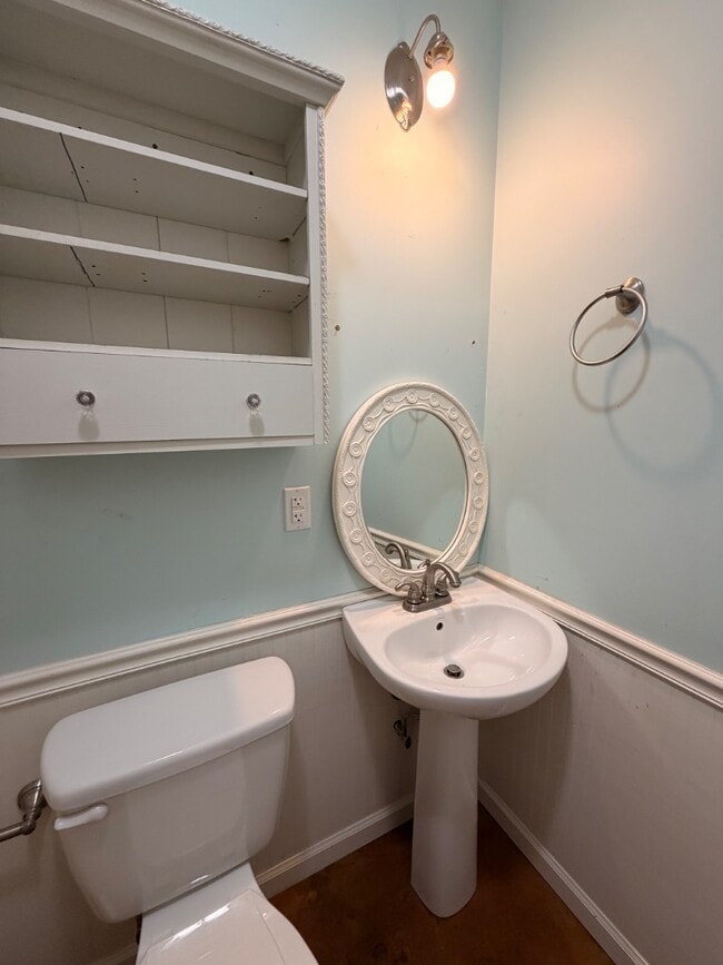 Building Photo - 505 Waterway Dr