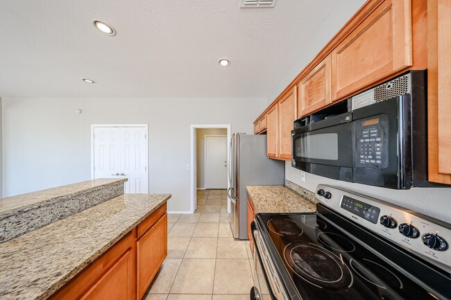 Building Photo - Welcome to this spacious 4 bedroom, 2.5 ba...