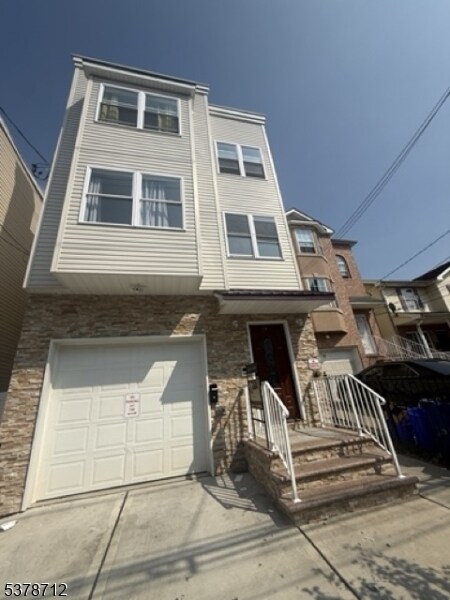 Building Photo - 720 S 20th St