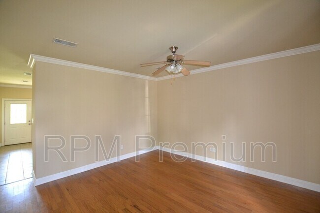 Building Photo - 2117 Cypress Hall Alley