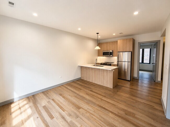 Building Photo - 1333 W Estes Ave