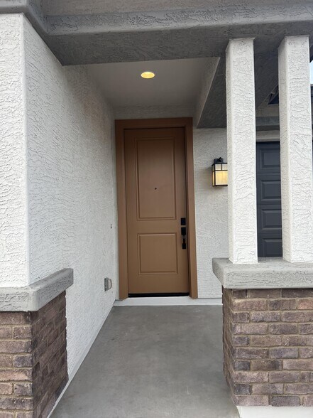 Building Photo - 946 W Macaw Dr