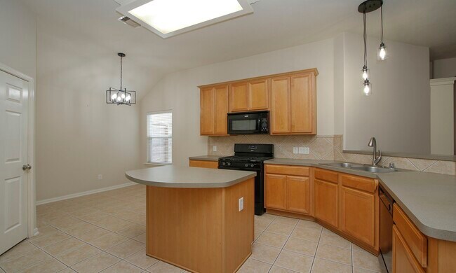 Building Photo - 15938 Cottage Ivy Cir
