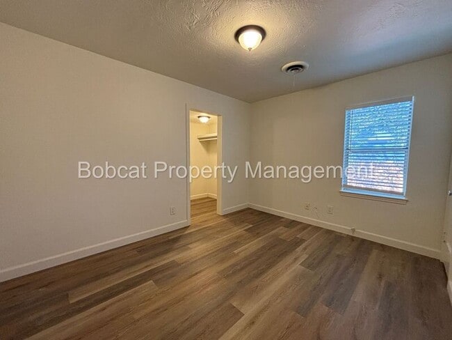 Building Photo - 509 Westview Ave