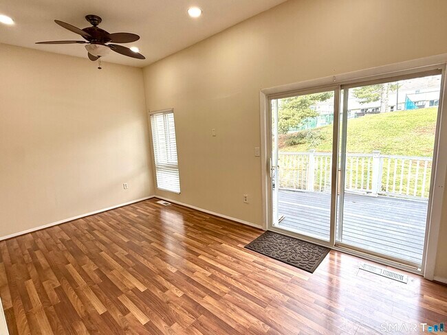 Building Photo - 9 Watch Hill Cir