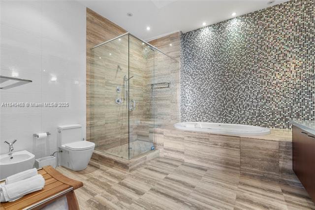 Building Photo - 16001 Collins Ave