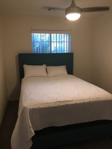 Building Photo - 1579 E Courtney Pl