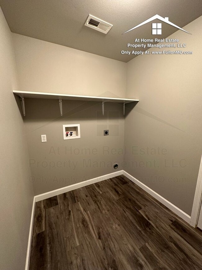 Building Photo - 1304 1 Preston Dr