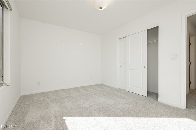 Building Photo - 7977 Mountain Lilac St