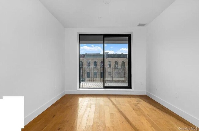 Building Photo - 499 Evergreen Ave