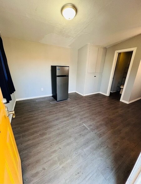 Building Photo - 3502 Ivandell Ave