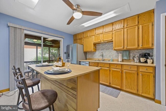 Building Photo - 13501 Kelmont Ct