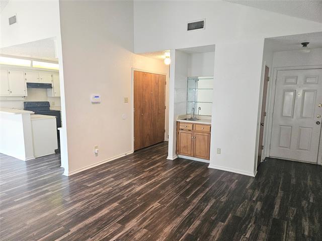 Building Photo - 7601 Creekmoor Dr
