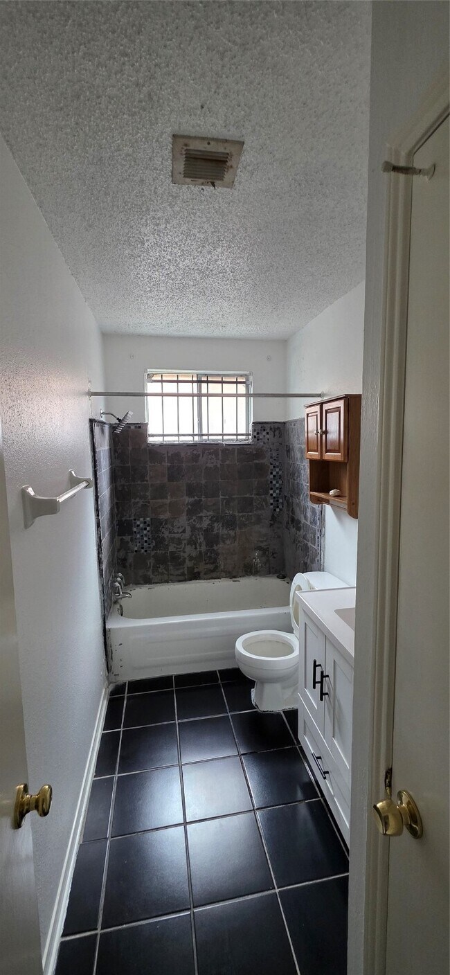 Building Photo - 2606 Lemonwood Ln