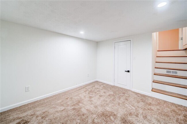 Building Photo - 5574 Hardscrabble Rd