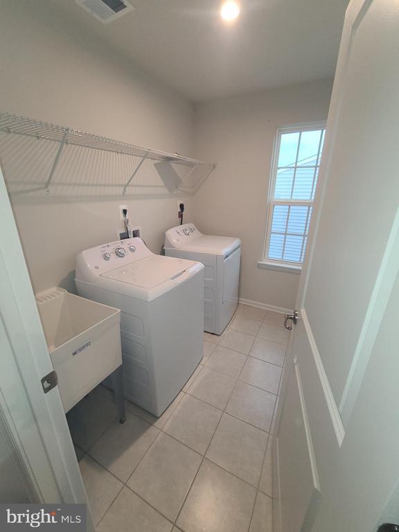 Building Photo - 1006 Valley Run Dr