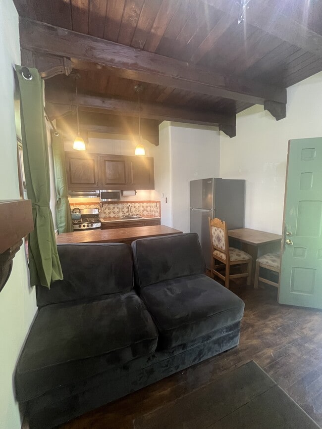 Building Photo - 104 Padre Martinez Ln