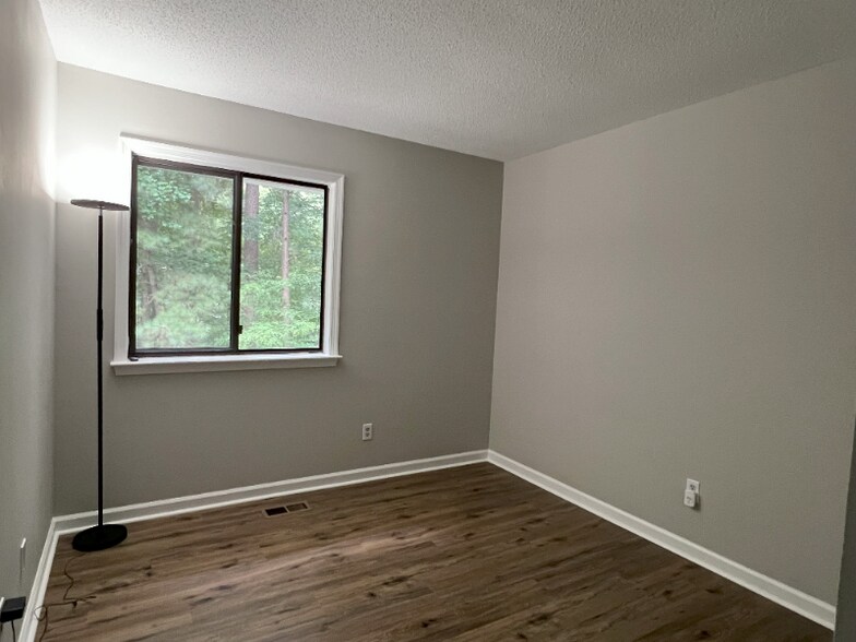 Building Photo - 7271 Sandy Creek Dr