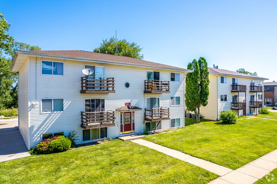 Building Photo - Maplewood Apartments