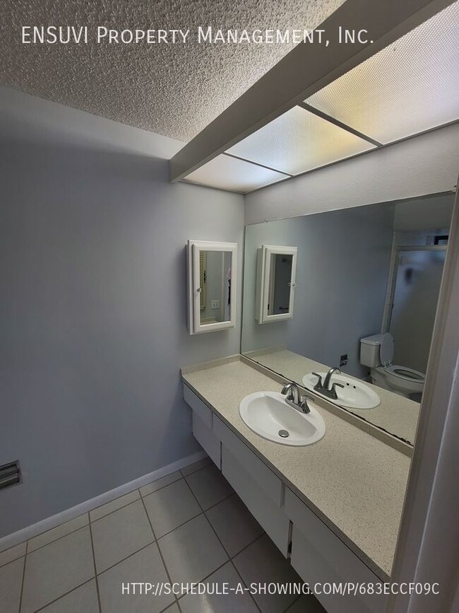 Building Photo - 5003 Bridgeport Dr