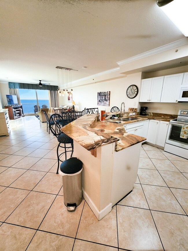 Building Photo - 16819 Front Beach Rd