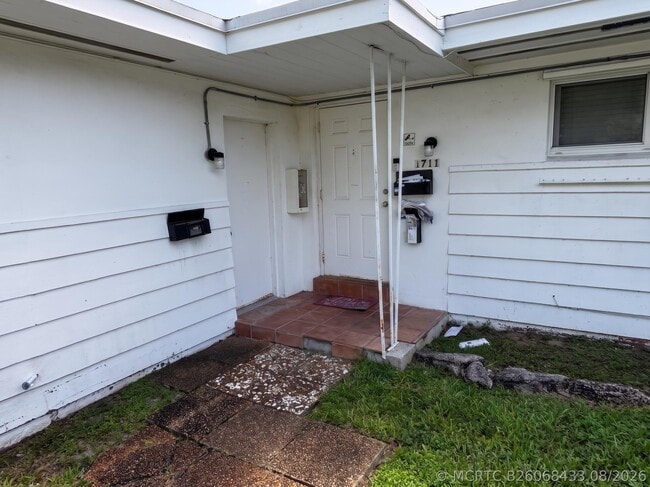 Building Photo - 1711 N 17th Ct