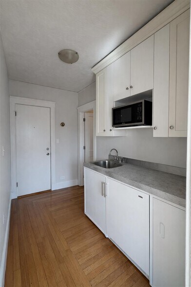 Building Photo - 441 Broadway