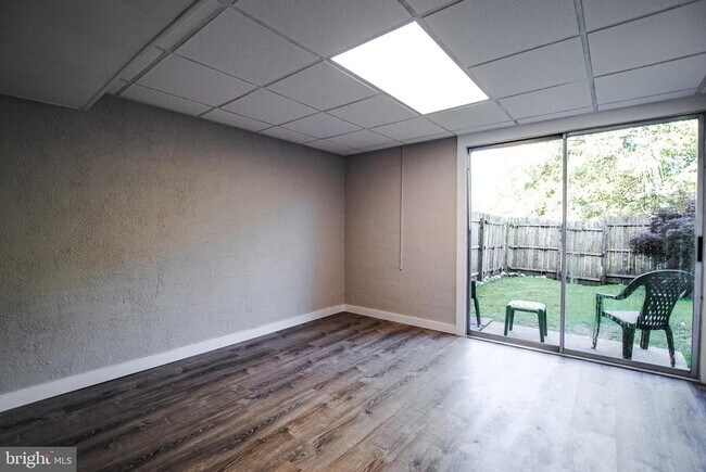 Building Photo - 8512 Hydra Ln