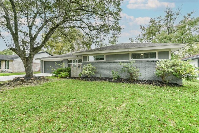 Building Photo - 5650 Ludington Dr