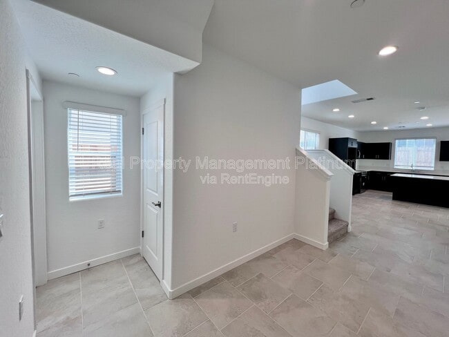 Building Photo - 2915 E Tierra Dr