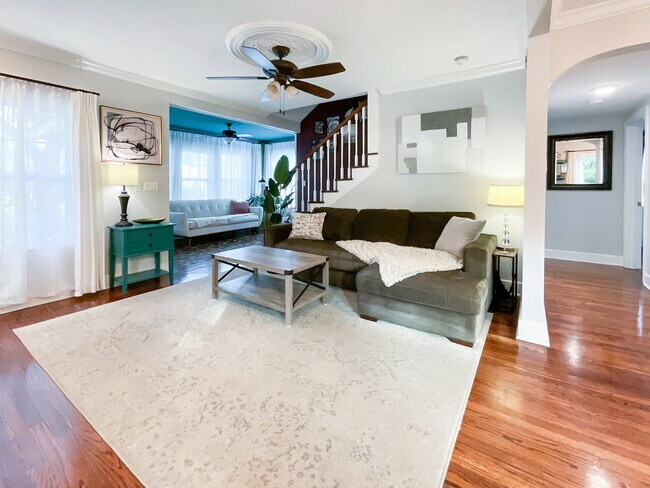 Building Photo - 860 13th Ave S