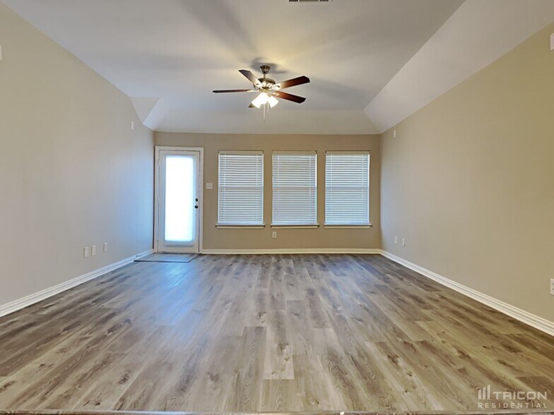 Building Photo - 2413 Castle Creek Dr