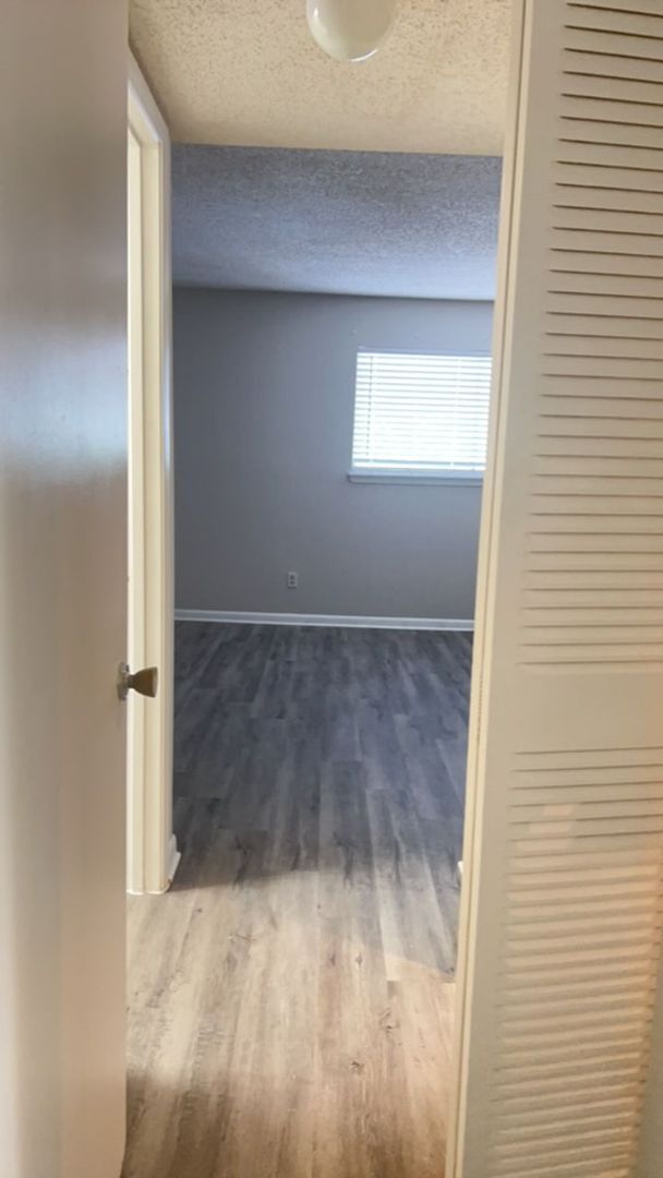 Building Photo - 2 Bedroom, 2 bathroom condo For Rent in Town N Country!