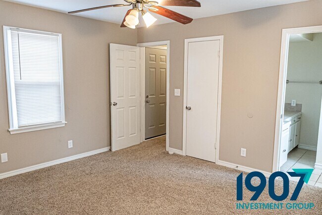 Building Photo - 700 NW 89th St