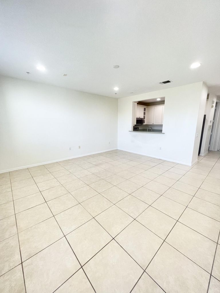 Building Photo - 1284 Piazza Antinori