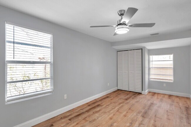 Building Photo - Charming 2-Bedroom Home with Optional Over...
