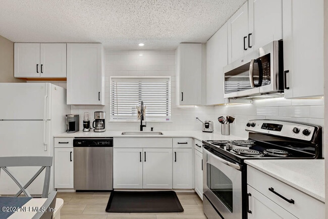 Building Photo - 2208 OCEAN S Dr