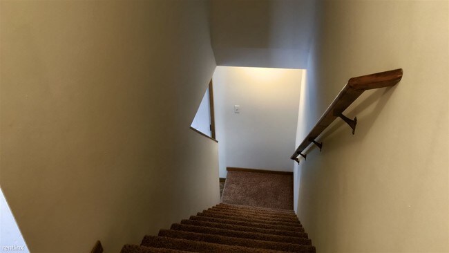 Building Photo - 2 br, 0.5 bath Townhome - Regal Townhomes ...