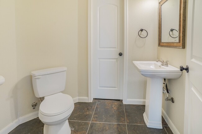 Building Photo - 22 Twinstone Cir