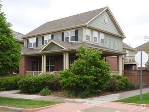 Building Photo - Carriage House