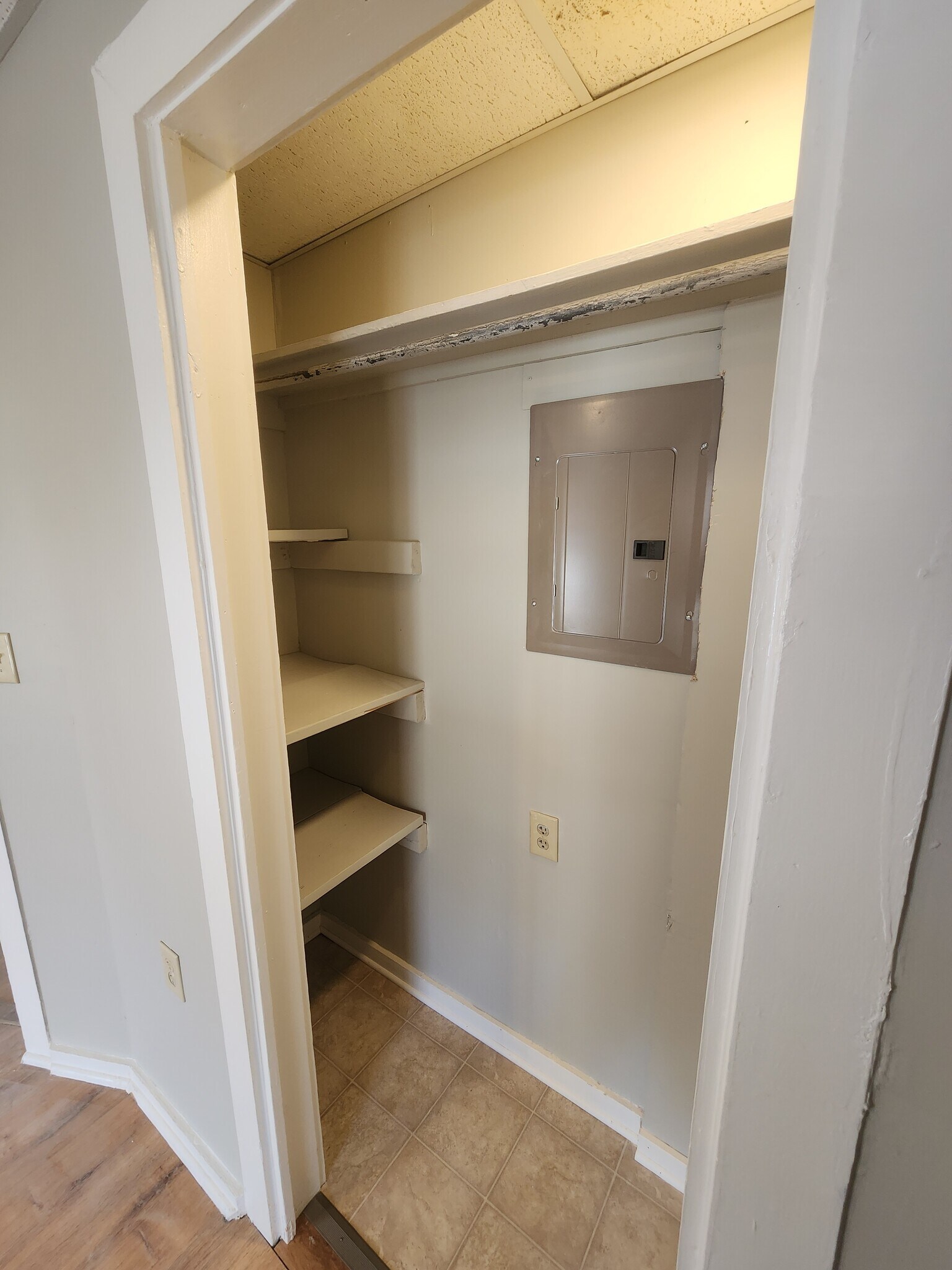 Building Photo - 11 Pearl St