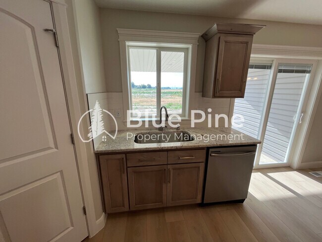 Building Photo - 6360 Ender Ln