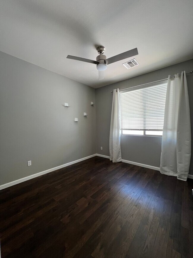 Building Photo - Gorgeous, upgraded home with a sparkling p...