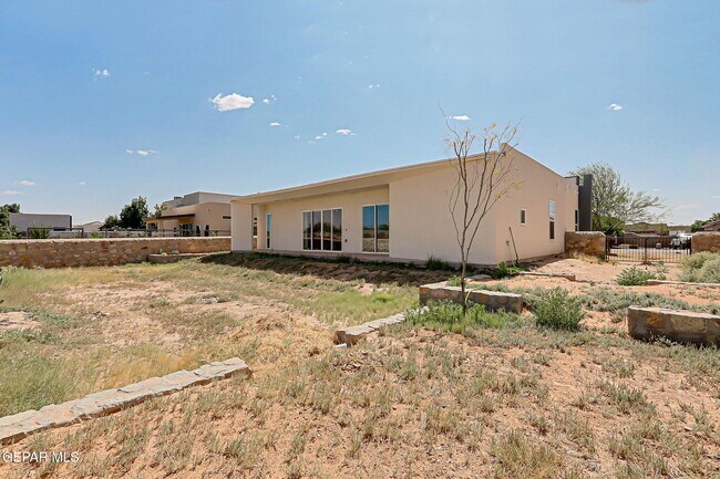 Building Photo - 5708 Valley Laurel St