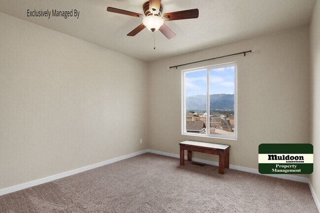 Building Photo - Very Nice Three Bedroom Home with a Loft a...
