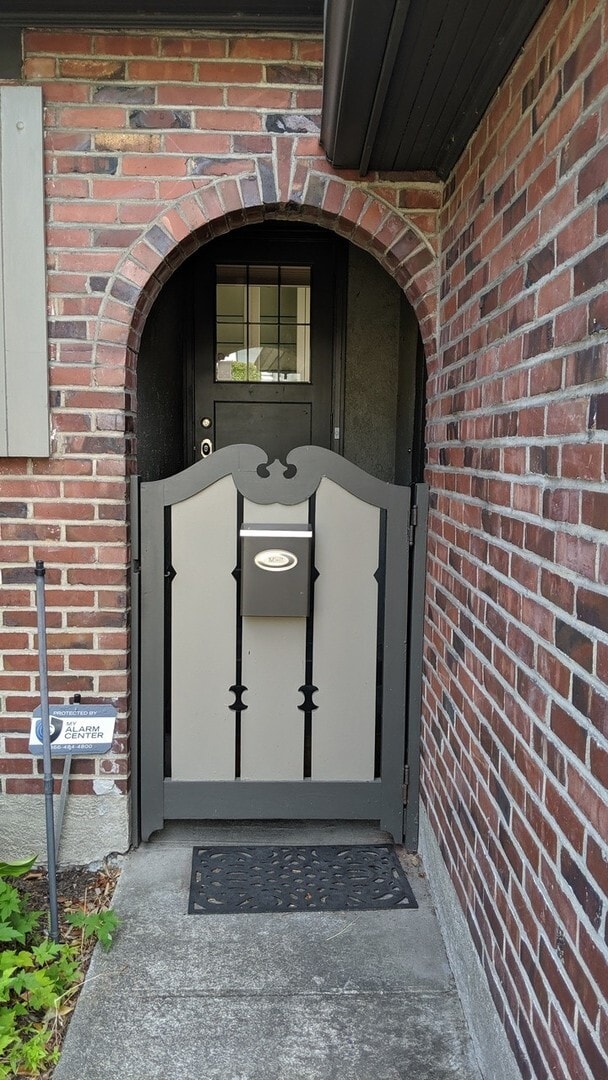 Building Photo - Stylish Tudor house with 3-bed, 2.5-bath, 1 office for rent in North Queen Ann