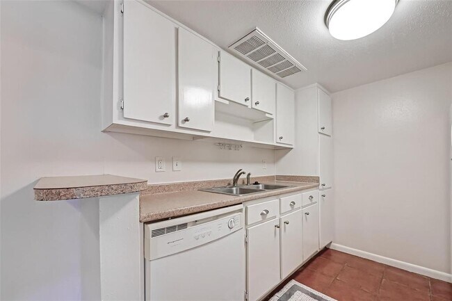 Building Photo - 2250 Bering Dr
