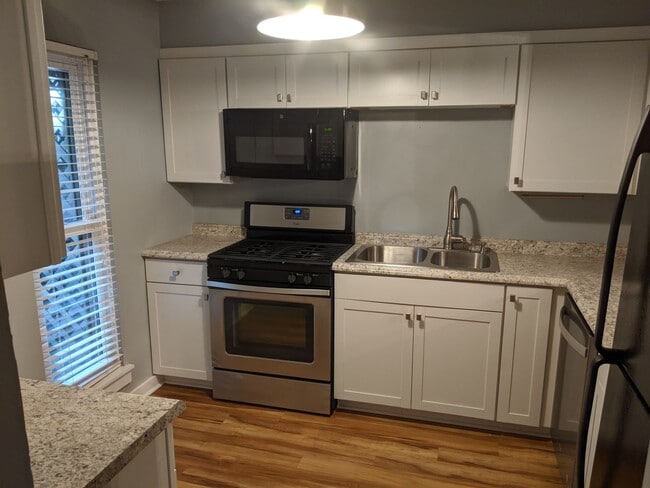 Building Photo - Two bedroom condo
