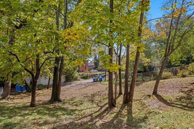 Building Photo - Updated Asheville Apartment